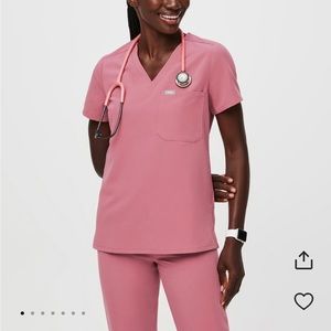 Small regular Zamora joggers and small Catarina top both in color quartz